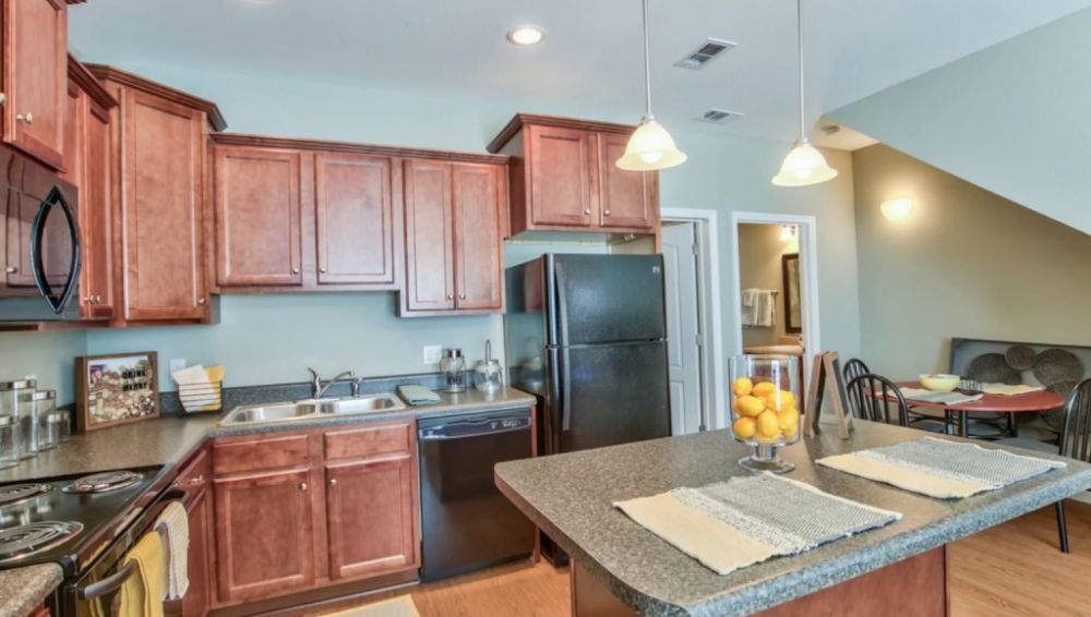 STUDENT CONDO  PROJECT UFT #2